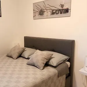  Apartment Dora